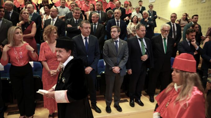 Javier Fernández durante el acto de apertura del curso del sistema universitario andaluz 2025/2026 en la Universidad Pablo de Olavide
