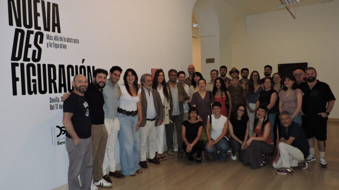 Foto de familia, tras la inauguración, a la que asistieron, además de la comisaria, Celia Morgado, y muchos de los creadores, el decano de la Facultad de Bellas Artes, Daniel Bilbao, y el vicedecano Fernando Infante.