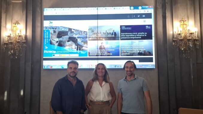 La gerente de INPRO, Carmen Rodríguez Quirós, junto a Jesus García y Antonio Mesa, del equipo técnico de la sociedad.