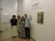 La familia de Nemesio Moreno, junto a la edil mairenera Blanca de Pablos, tras la inauguración de la muestra.