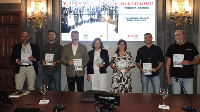 Los participantes en la presentación del Libro 'Pablo Iglesias. Pasión por la igualdad', en la Casa de la Provincia.