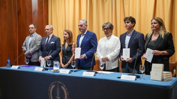 El diputado provincial de Cultura y Ciudadanía, Casimiro Fernández, en la presentación de la Feria del Libro Antiguo y de Ocasión