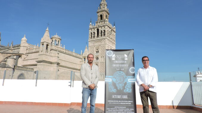 El organista y director del ciclo Abraham Martínez y el delegado municipal de Cultura, Patrimonio y Turismo, durante la presentación en la Casa de la Provincia.