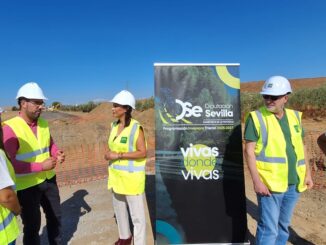 Teresa Jiménez junto a Javier Fernández Gualda en la supervisión de las obras de emergencia en Gerena