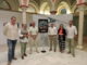 Miembros de la asociación Musiquedando, junto a concejales y el técnico de Cultura de Alcalá del Río, durante la presentación en la Casa de la Provincia.