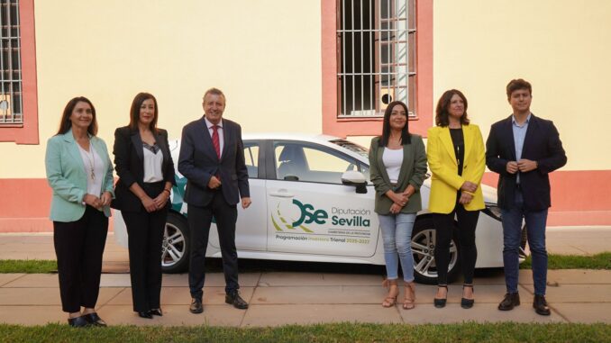 El presidente junto a parte del equipo de gobierno en la presentación del PIT 25-27
