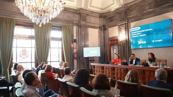 Imagen de la inauguración de unas jornadas formativas en la Casa de la Provincia, con los responsables del área de Empleado Público.