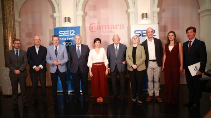 El presidente de la Diputación y la ministra de Vivienda y Agenda Urbana durante su encuentro en Sevilla