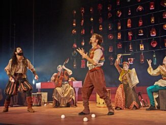 Imagen de Farra, el espectáculo de Lucas Escobedo y la Compañía Nacional de Teatro Clásico. FOTO: Sergio Parra